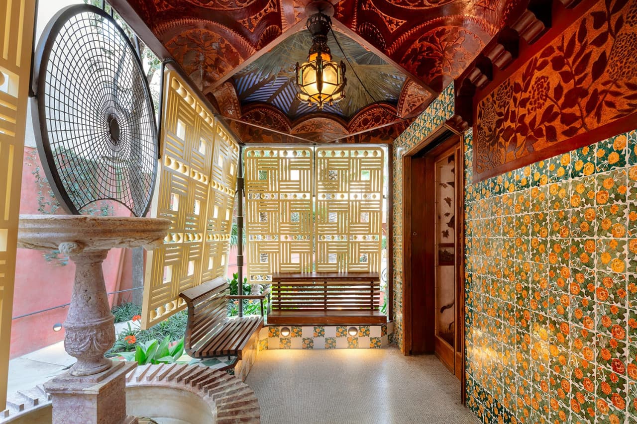 Gaudi Houses: Casa Vicens, Casa Batllo, Casa Mila Guided Tour - image 3